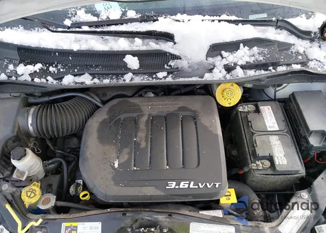 2013 Chrysler Town & Country Touring L z USA, uszkodzony, nr VIN 2C4RC1CG2DR747513